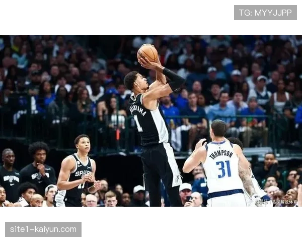 马刺传导球体系轰出38次助攻，文班亚马护筐迫使火箭进攻空间坍缩